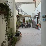 Eleni بيت ضيافة 3*