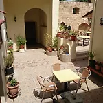 Eleni بيت ضيافة